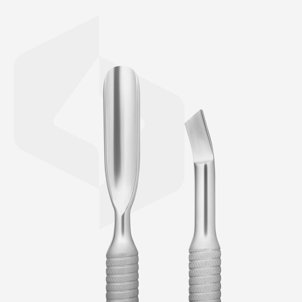 50 TYPE 6 Cuticle pusher SMART (rounded pusher and bent blade)